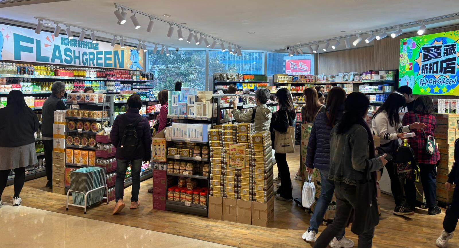 FlashGreen store panoramic view showing spacious interior